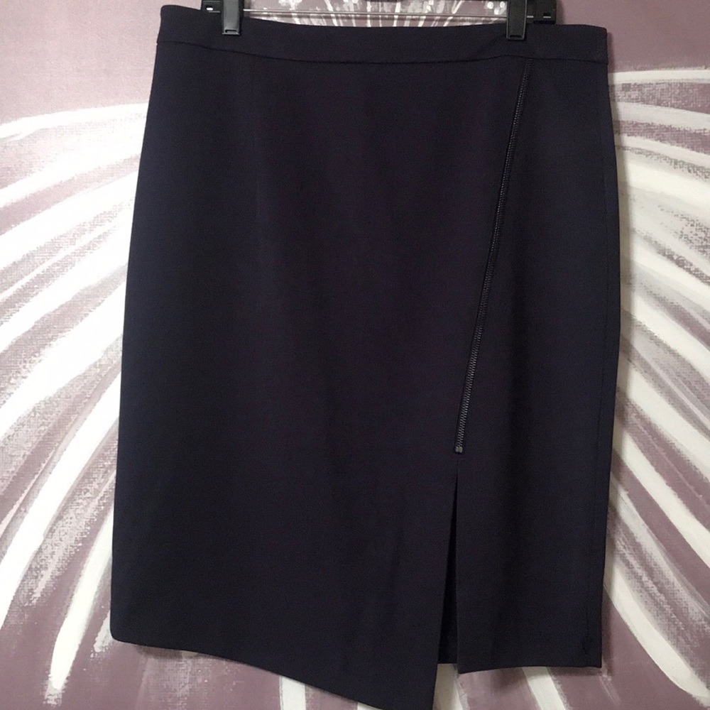 A symmetrical front slit skirt
